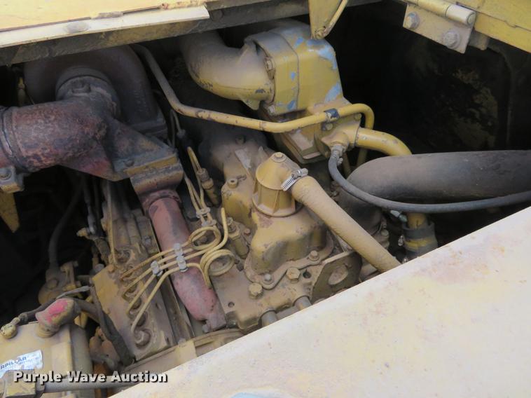 image for item DE6417 Caterpillar 615C water wagon