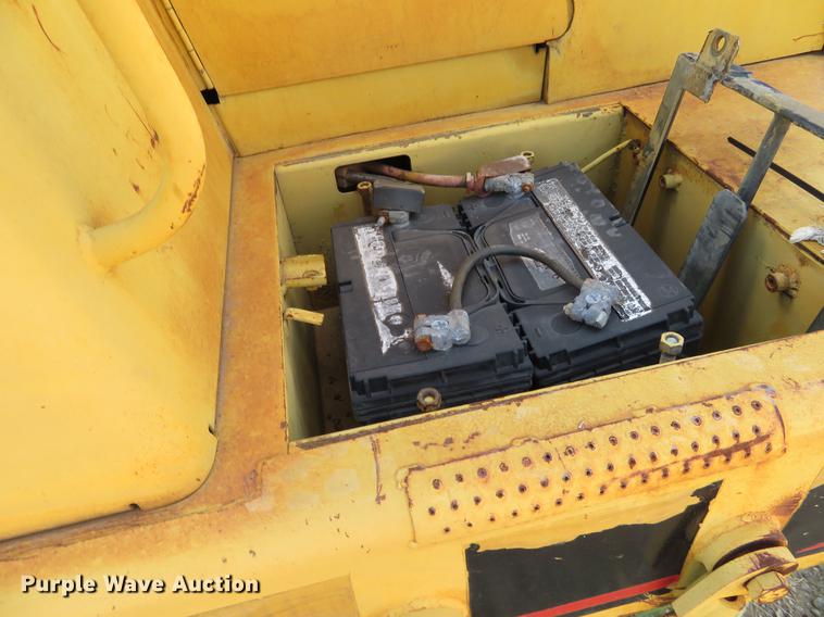 image for item DE6417 Caterpillar 615C water wagon