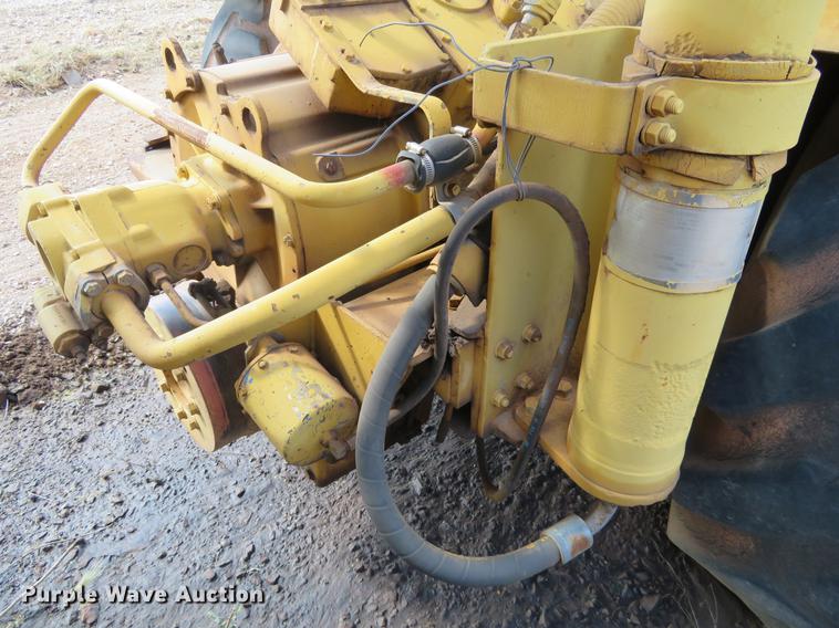 image for item DE6417 Caterpillar 615C water wagon