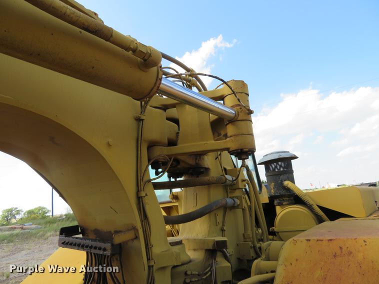 image for item DE6417 Caterpillar 615C water wagon