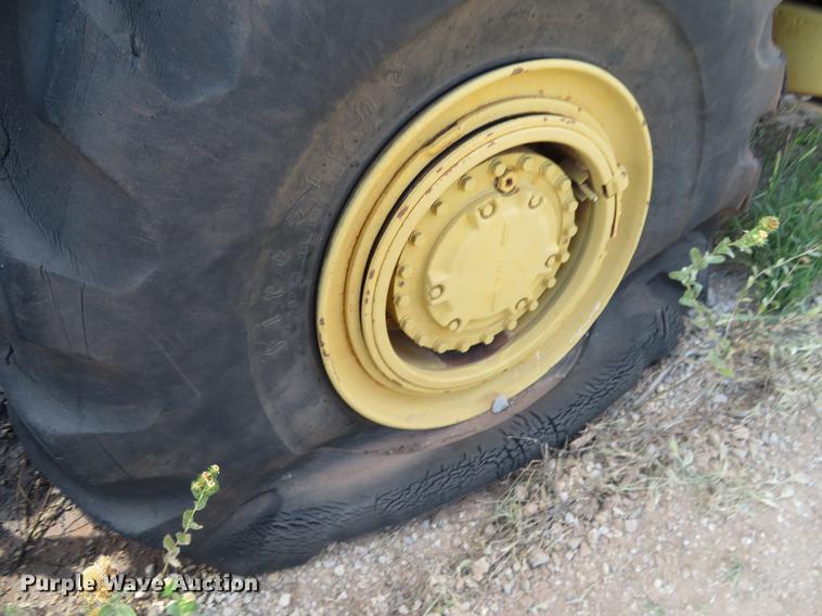 image for item DE6417 Caterpillar 615C water wagon