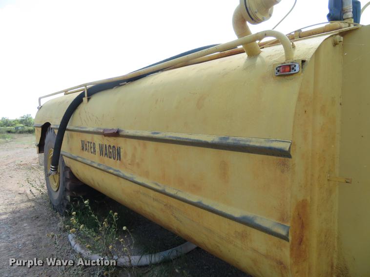 image for item DE6417 Caterpillar 615C water wagon