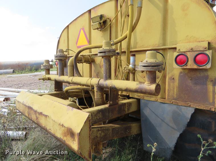 image for item DE6417 Caterpillar 615C water wagon