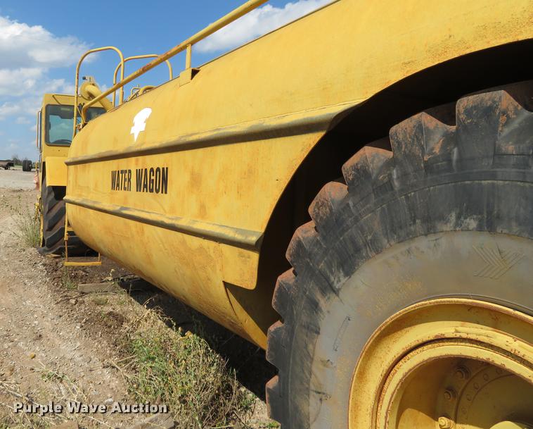 image for item DE6417 Caterpillar 615C water wagon