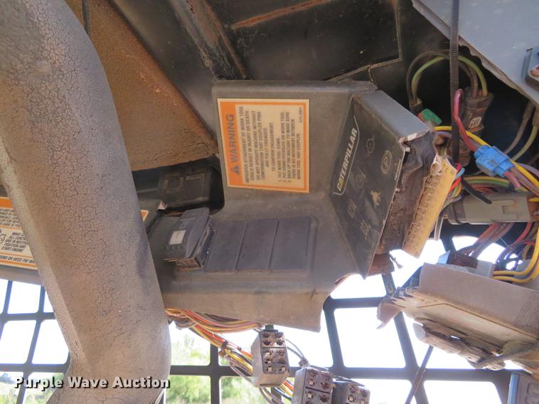 image for item DE6419 2004 Caterpillar 247 skid steer