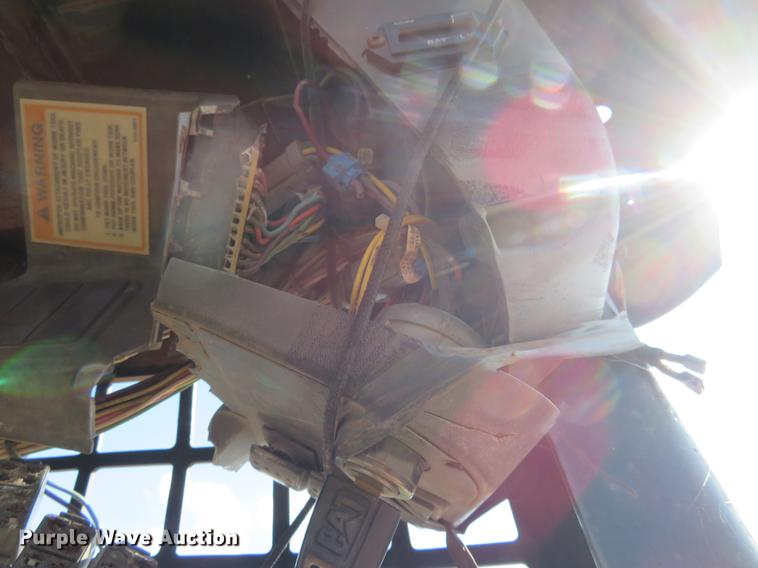 image for item DE6419 2004 Caterpillar 247 skid steer