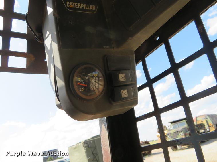 image for item DE6419 2004 Caterpillar 247 skid steer