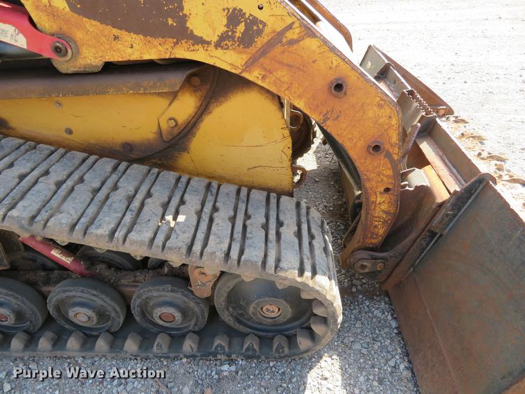 image for item DE6419 2004 Caterpillar 247 skid steer