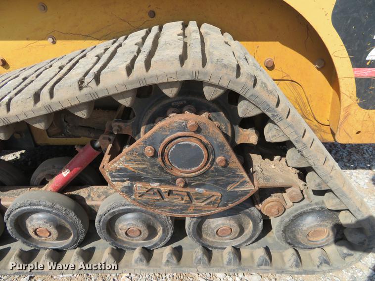 image for item DE6419 2004 Caterpillar 247 skid steer