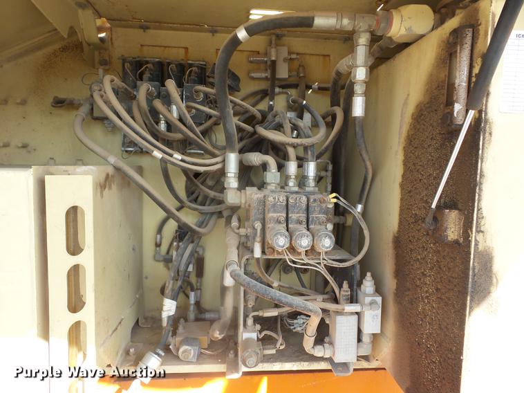 image for item DF1259 1996 JLG 60H boom lift