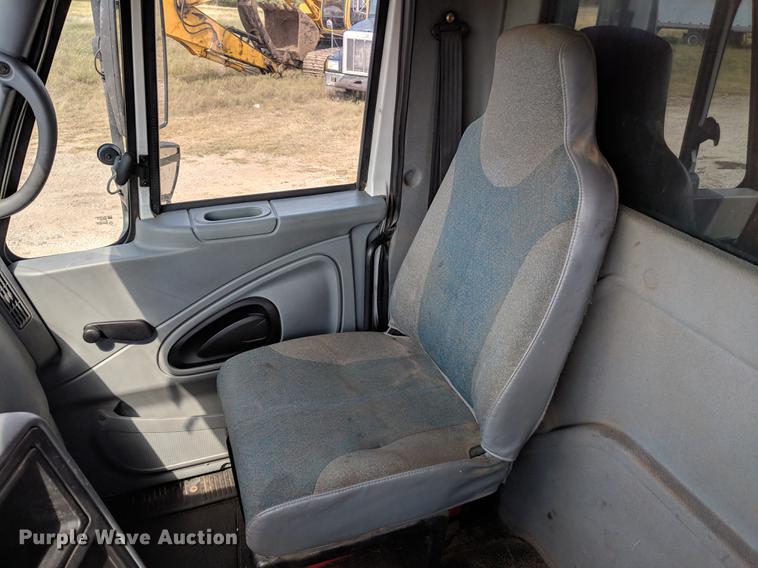 image for item DF1262 2006 International 8600 dump truck