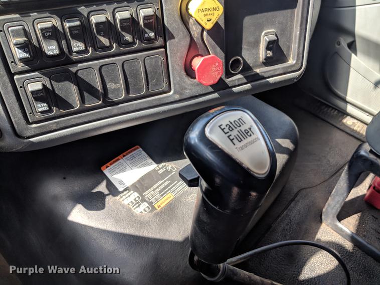 image for item DF1262 2006 International 8600 dump truck