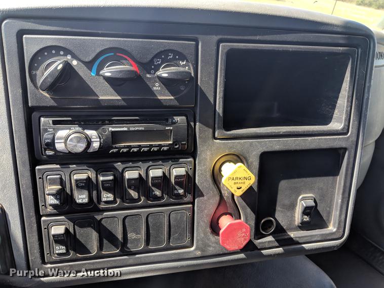 image for item DF1262 2006 International 8600 dump truck