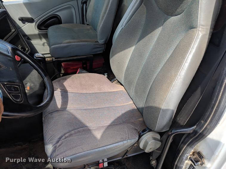 image for item DF1262 2006 International 8600 dump truck