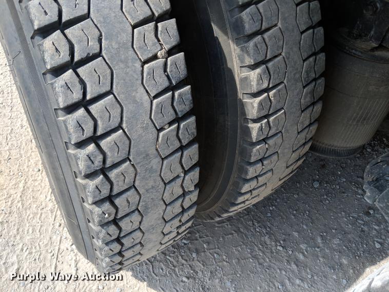 image for item DF1262 2006 International 8600 dump truck