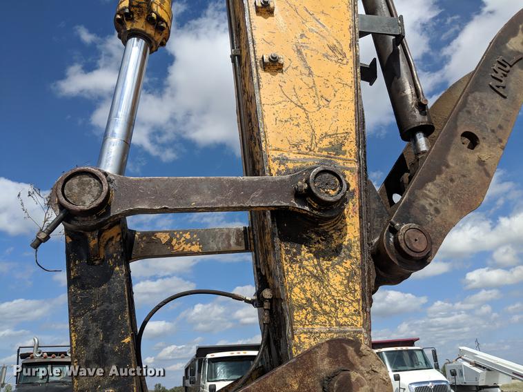 image for item DF1263 1999 John Deere 330 LC excavator