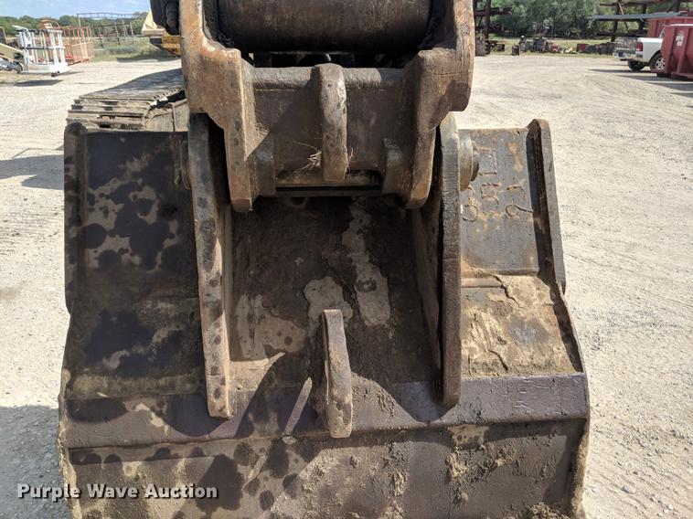 image for item DF1263 1999 John Deere 330 LC excavator