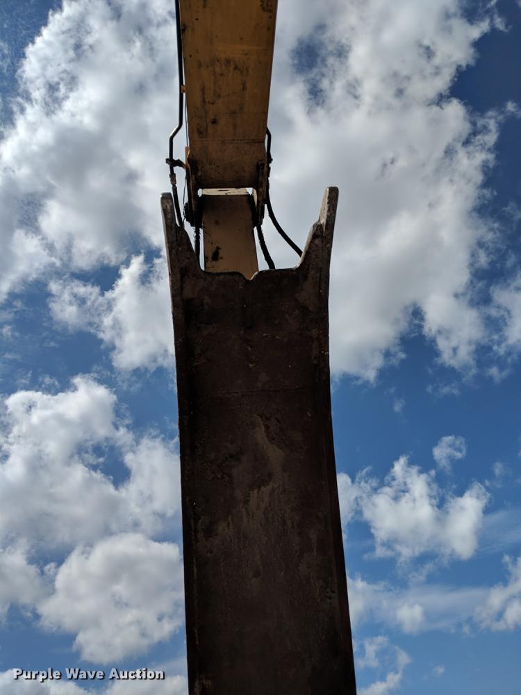 image for item DF1263 1999 John Deere 330 LC excavator