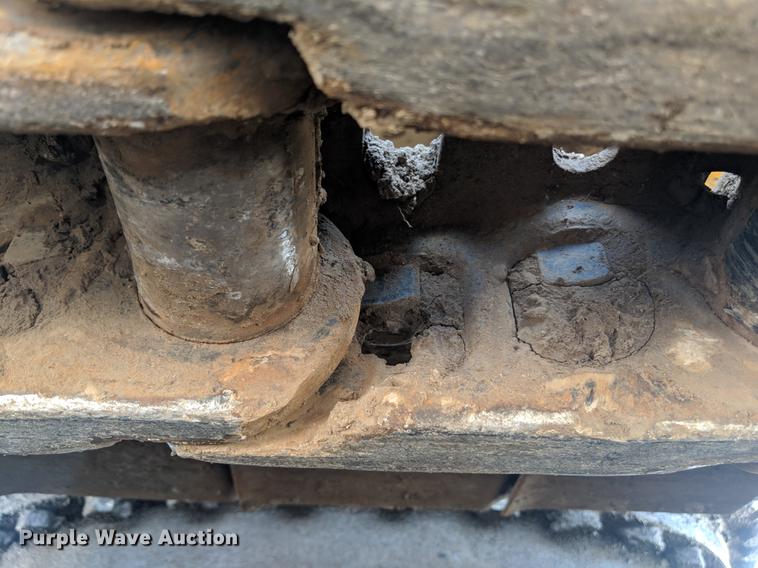 image for item DF1263 1999 John Deere 330 LC excavator