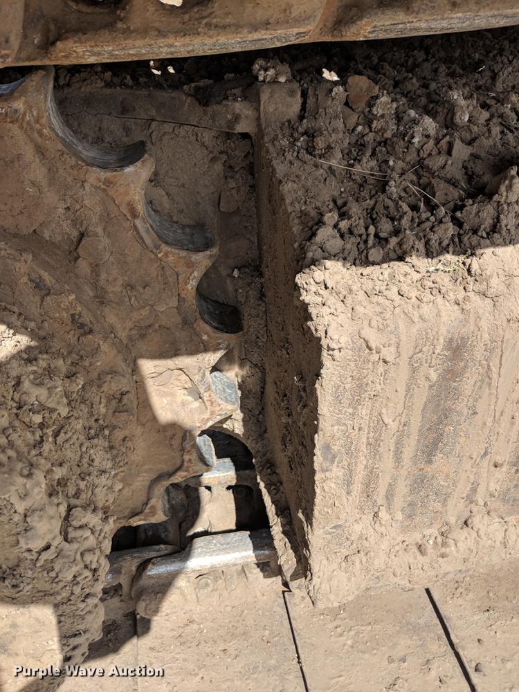 image for item DF1263 1999 John Deere 330 LC excavator