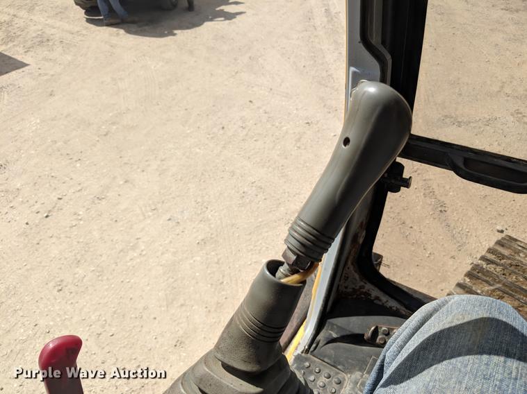 image for item DF1263 1999 John Deere 330 LC excavator