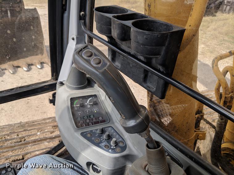 image for item DF1263 1999 John Deere 330 LC excavator