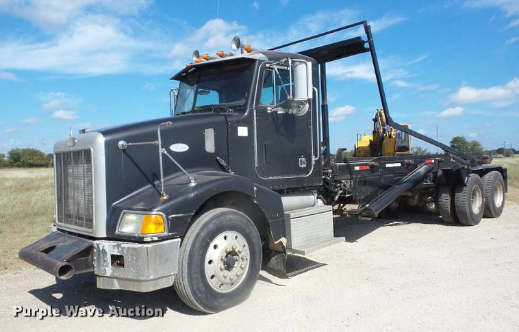 image for item DF1264 1999 Peterbilt 385 roll off container truck