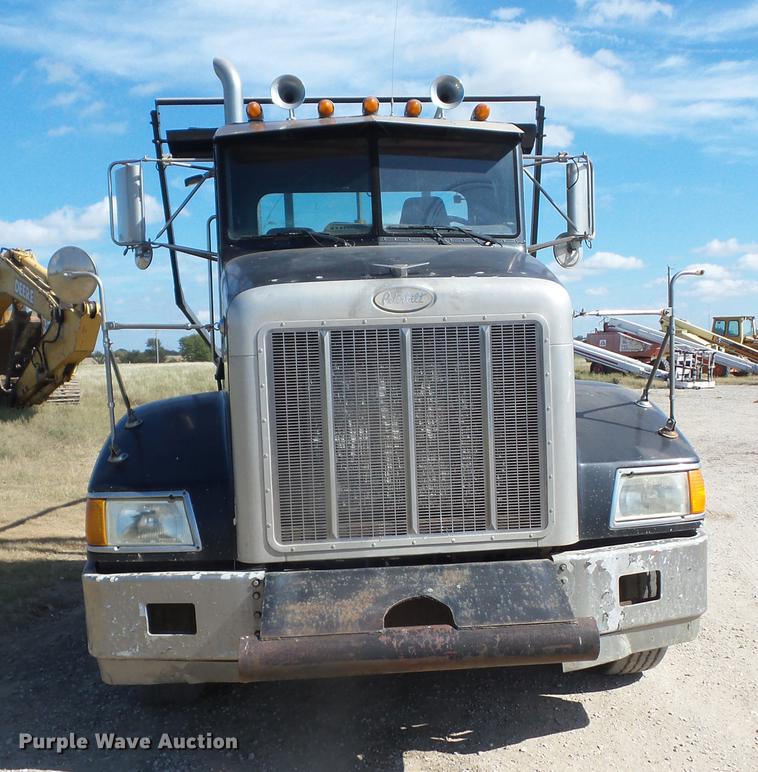 image for item DF1264 1999 Peterbilt 385 roll off container truck