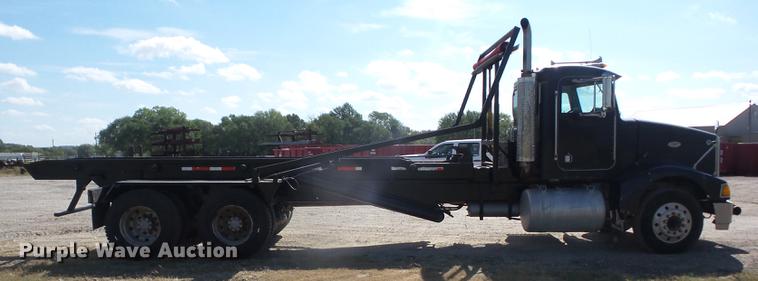 image for item DF1264 1999 Peterbilt 385 roll off container truck