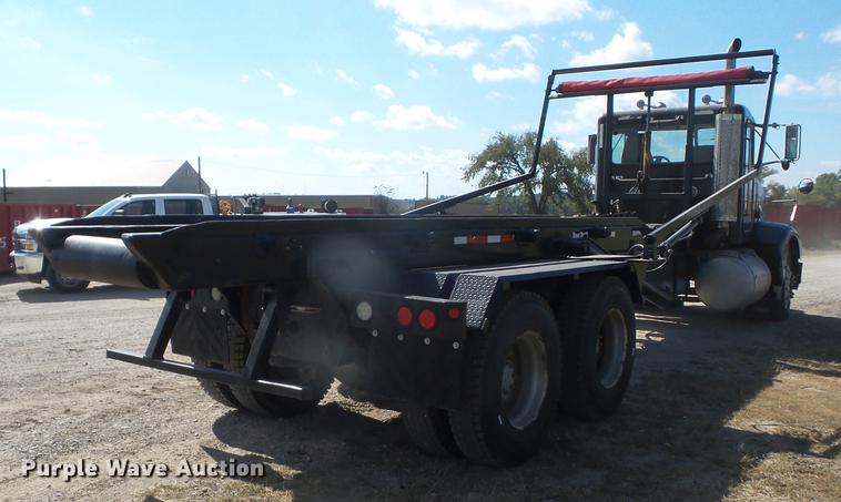 image for item DF1264 1999 Peterbilt 385 roll off container truck