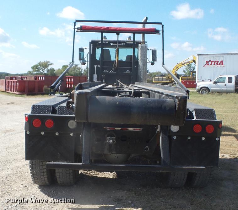 image for item DF1264 1999 Peterbilt 385 roll off container truck