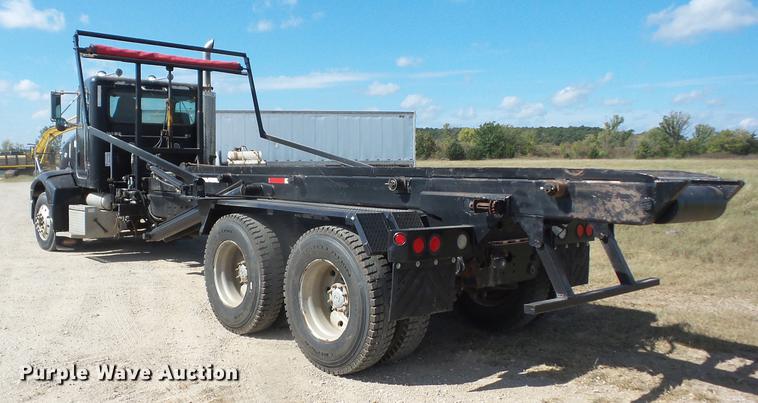 image for item DF1264 1999 Peterbilt 385 roll off container truck