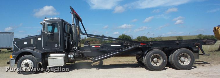 image for item DF1264 1999 Peterbilt 385 roll off container truck