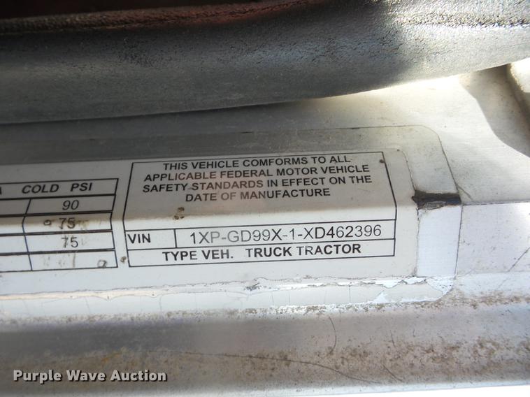 image for item DF1264 1999 Peterbilt 385 roll off container truck