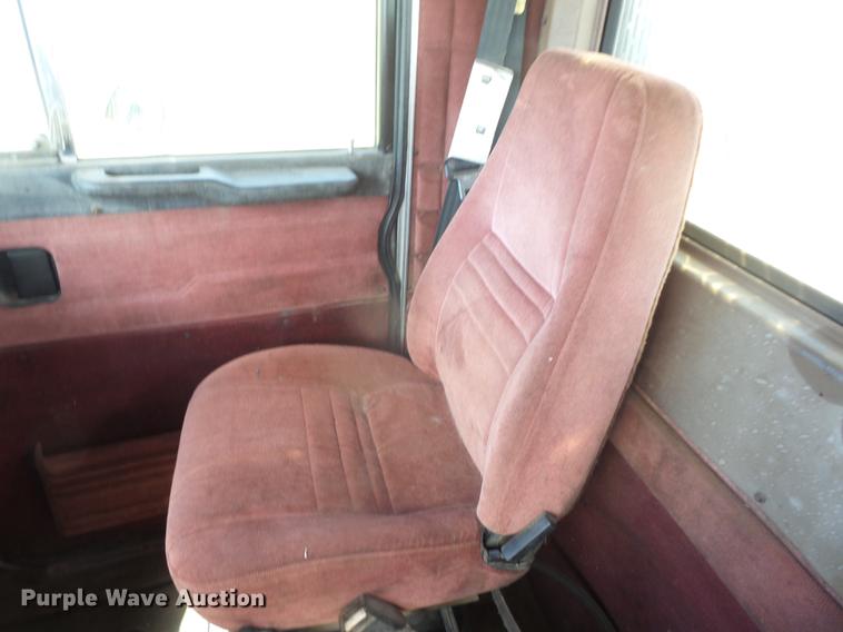 image for item DF1264 1999 Peterbilt 385 roll off container truck