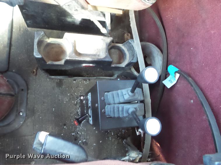 image for item DF1264 1999 Peterbilt 385 roll off container truck