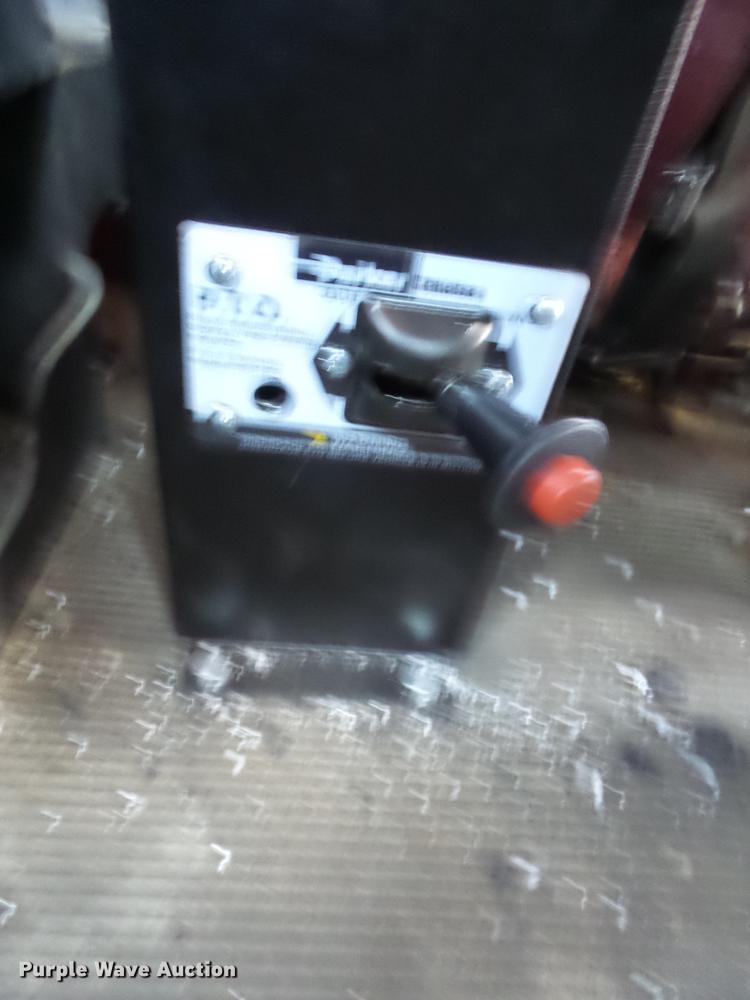 image for item DF1264 1999 Peterbilt 385 roll off container truck