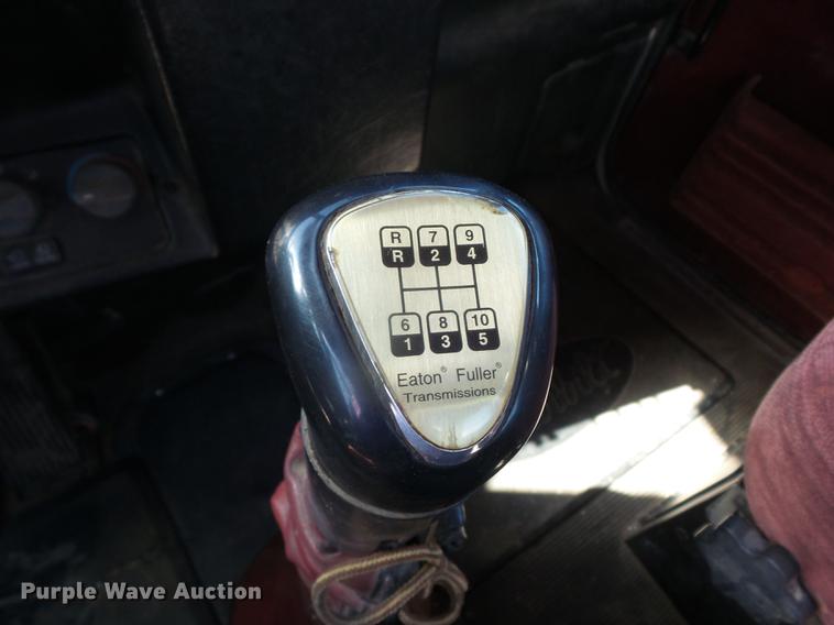 image for item DF1264 1999 Peterbilt 385 roll off container truck