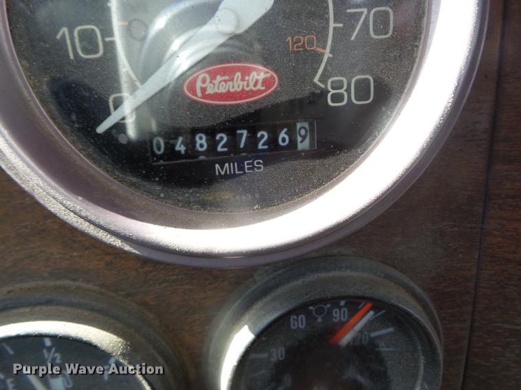 image for item DF1264 1999 Peterbilt 385 roll off container truck