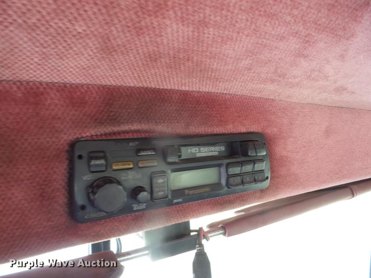 image for item DF1264 1999 Peterbilt 385 roll off container truck