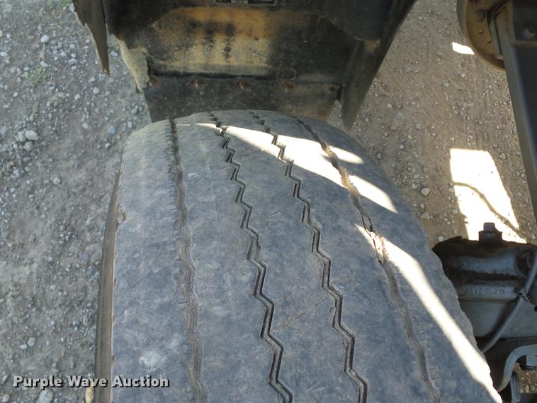 image for item DF1264 1999 Peterbilt 385 roll off container truck