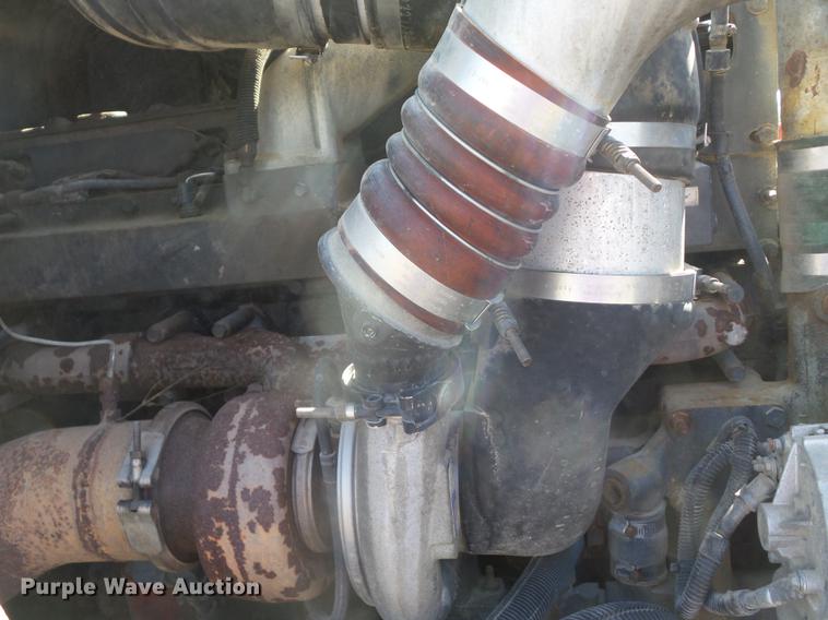 image for item DF1264 1999 Peterbilt 385 roll off container truck