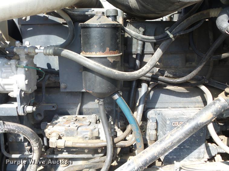 image for item DF1264 1999 Peterbilt 385 roll off container truck