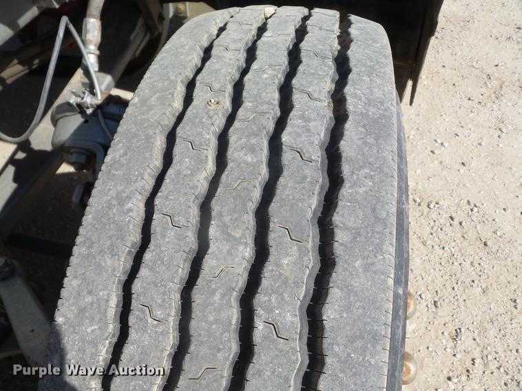 image for item DF1264 1999 Peterbilt 385 roll off container truck