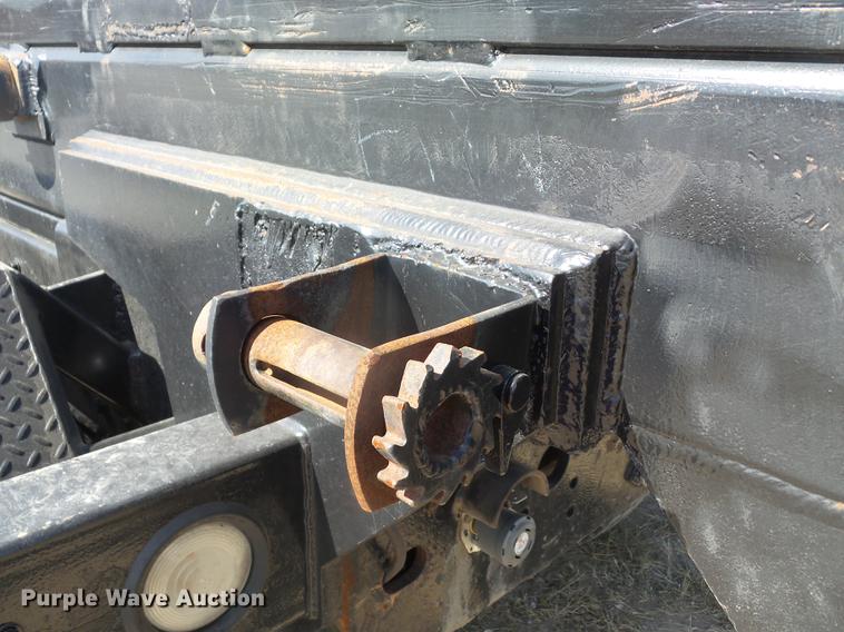 image for item DF1264 1999 Peterbilt 385 roll off container truck