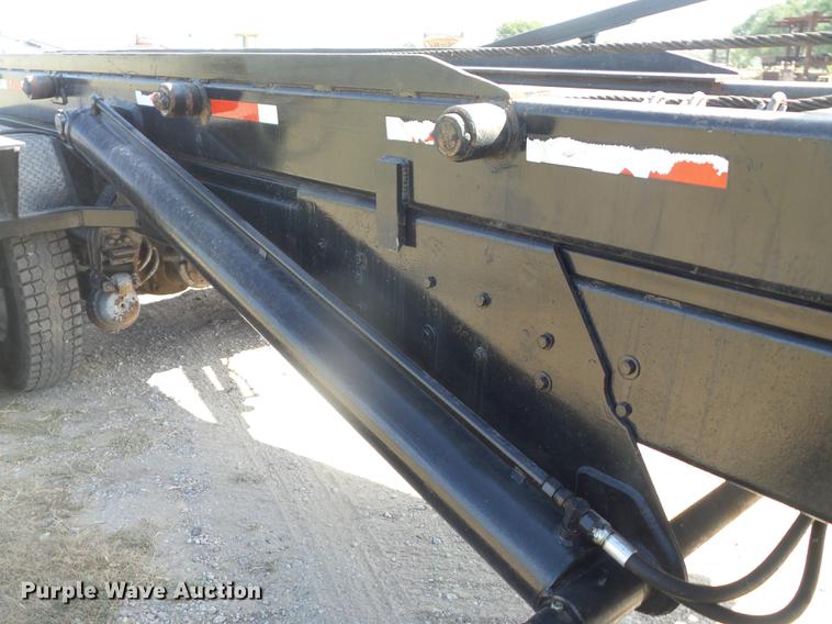 image for item DF1264 1999 Peterbilt 385 roll off container truck