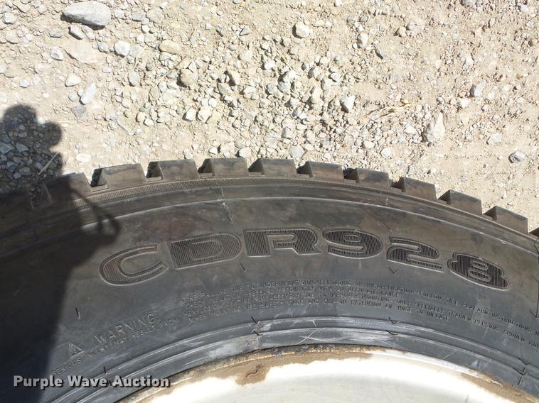 image for item DF1264 1999 Peterbilt 385 roll off container truck