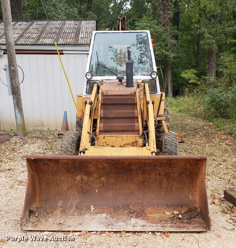 image for item DF2440 Case 480D backhoe