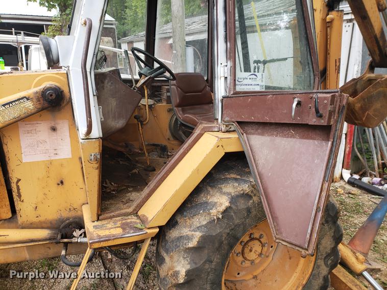 image for item DF2440 Case 480D backhoe
