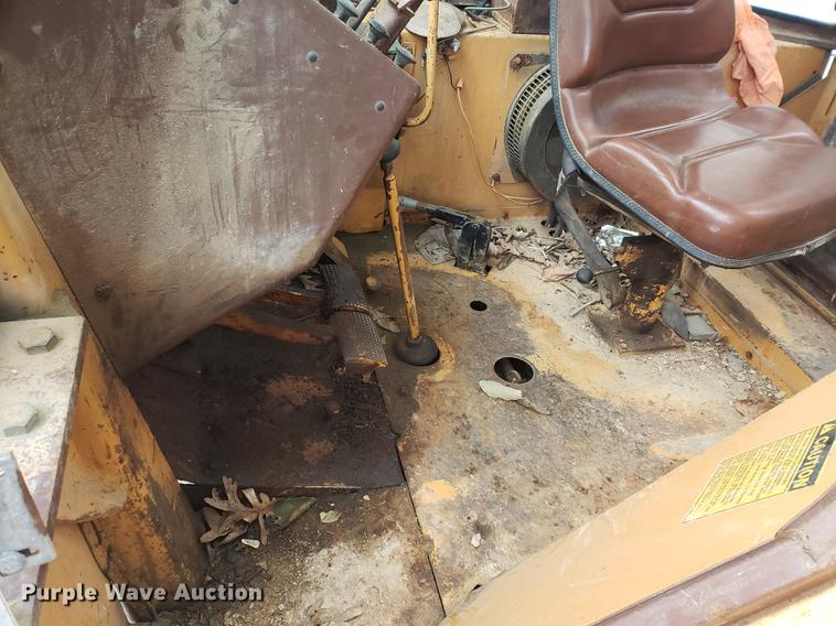 image for item DF2440 Case 480D backhoe